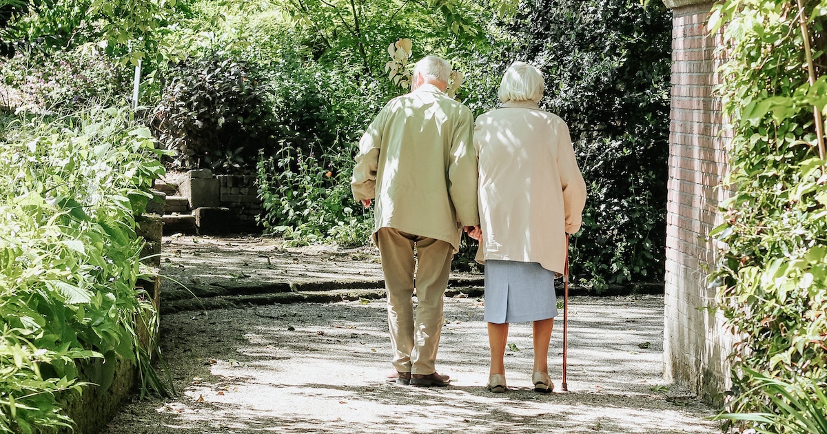 <p>Navigating end-of-life care is hard, no matter what the circumstances. Hospice social workers help families deal with the practical matters associated with the loss of a loved one, so they can make the most of their time together.</p>