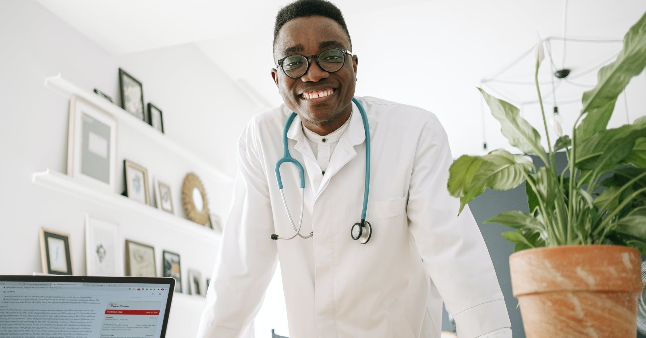 <p>In their second year of study, physician assistant students undertake clinical rotations supervised by preceptors in emergency medicine, pediatrics, internal medicine, and family medicine.</p>